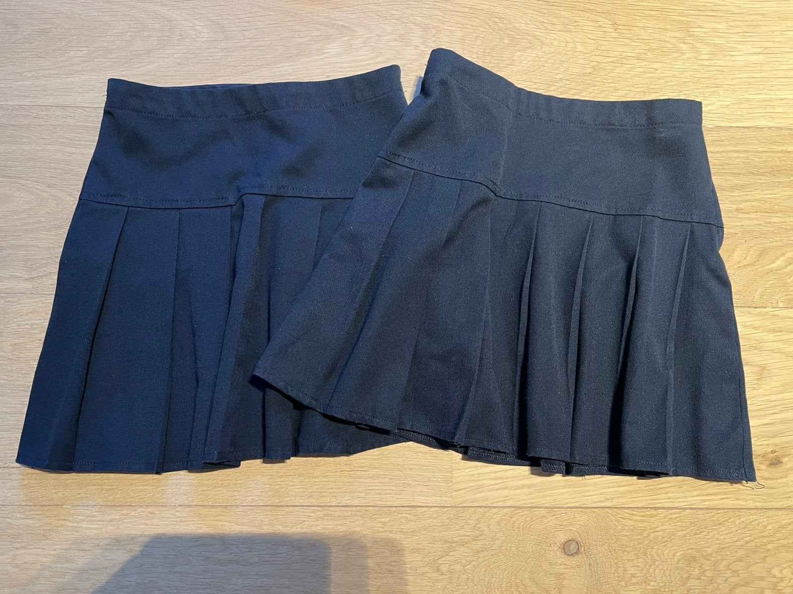 (2 stuks) uniform rokjes marine BLAUW  maat 122(7 jaar), Ophalen of Verzenden, Zo goed als nieuw, Meisje, Jurk of Rok