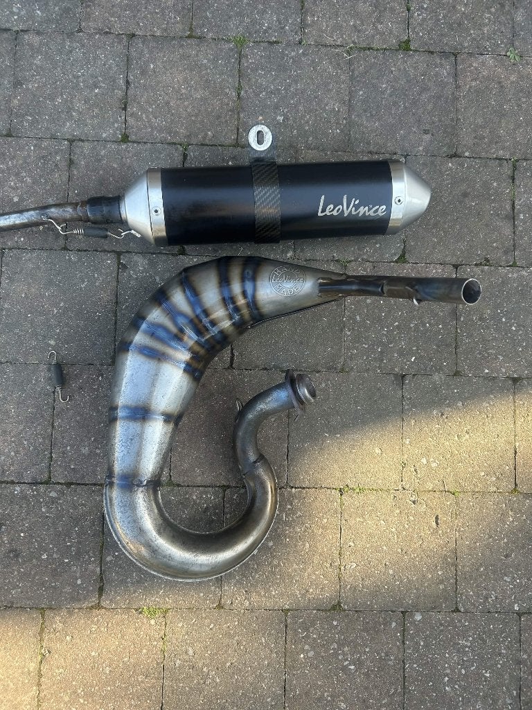Derbi d'échappement droit Leovince X, Enlèvement ou Envoi, Comme neuf, Pot d'échappement, Leovince handmade