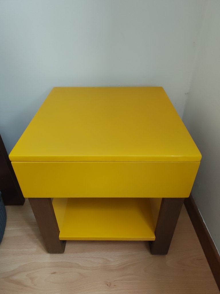 Lot de 2 tables de chevet design jaunes avec tiroir, Moins de 55 cm, Comme neuf, Moins de 45 cm, Enlèvement