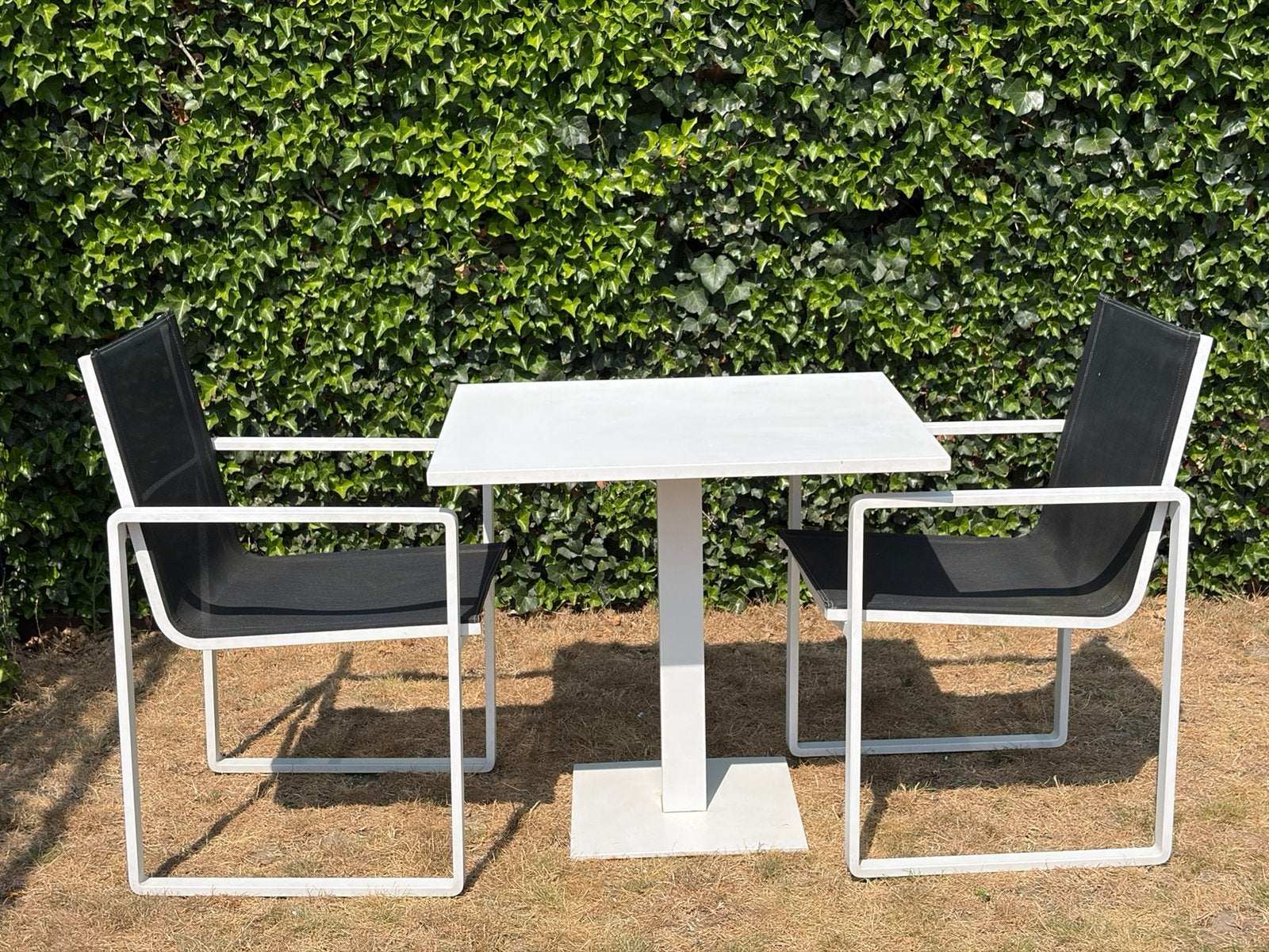 Witte tuintafel met 2 Bristol stoelen, Gebruikt, Eettafel, Aluminium, Tuinset