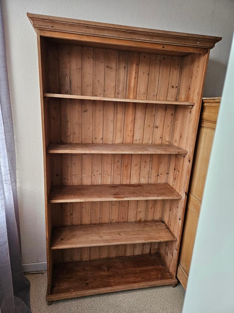 Grenen boekenkast, Ophalen