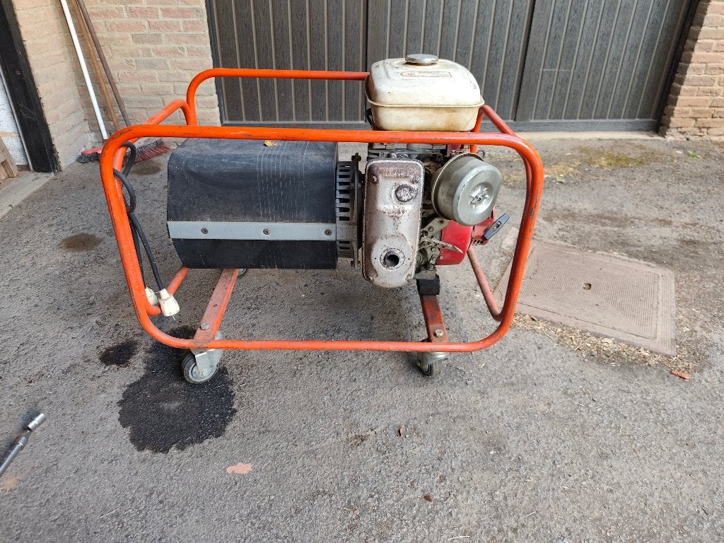 Groupe electrogene, Bricolage & Construction, Générateurs, Enlèvement, Utilisé, 5 à 10 kVA, Essence