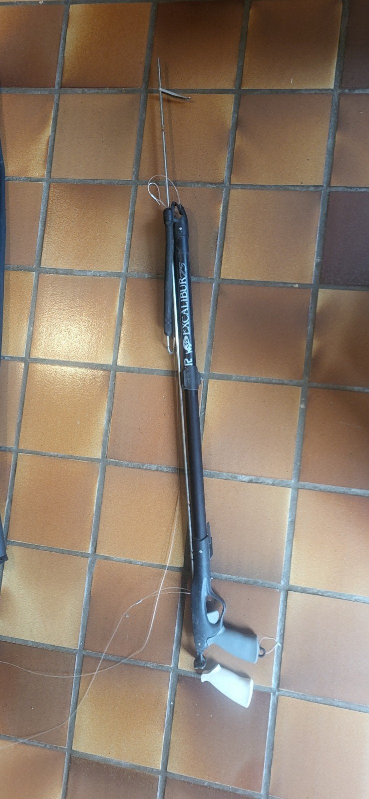 Arbalète / fusil chasse sous-marine OMER Excalibur 75, Enlèvement, Comme neuf, Autres types