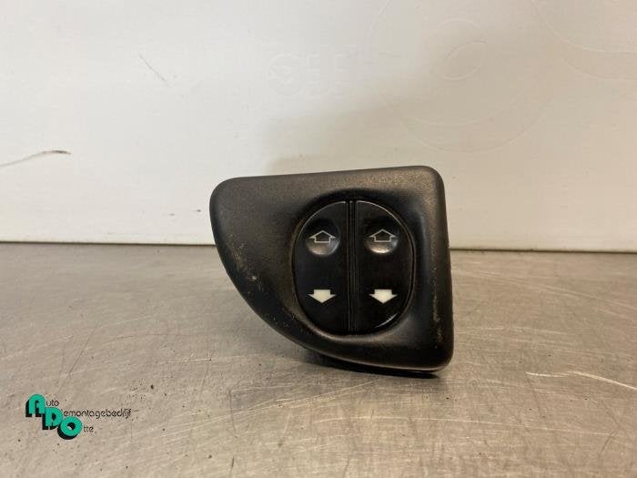 Commutateur vitre électrique d'un Ford Transit Connect (Tra, -, 3 mois de garantie, -, -