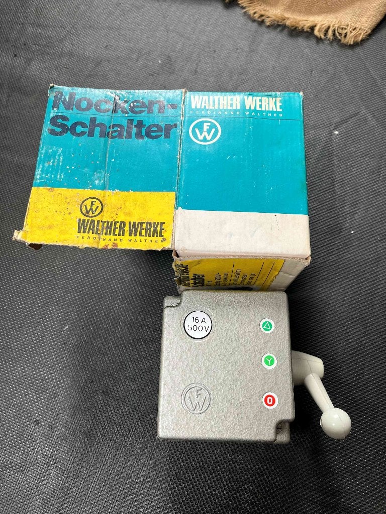 Walter Werke vintage ster driehoek schakelaar 16A, Ophalen of Verzenden, Schakelaar