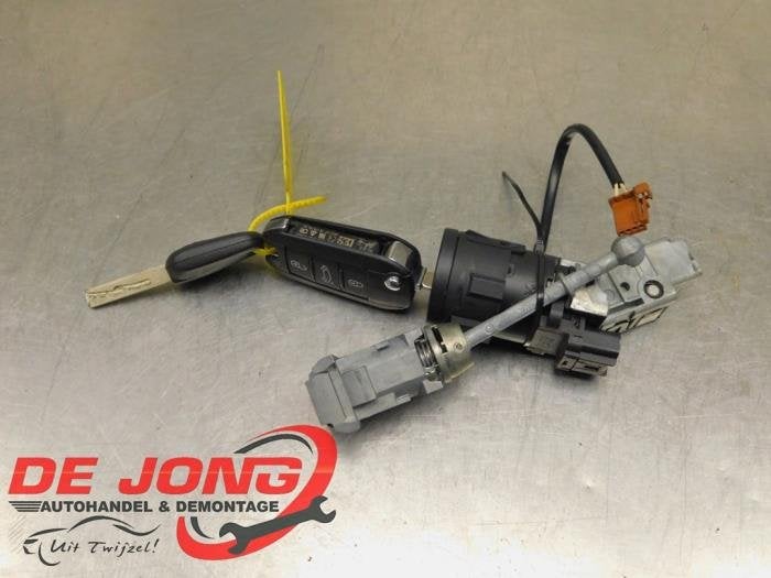 Serrure de contact + clé d'un Opel Crossland X, -, Opel, 3 mois de garantie, Utilisé