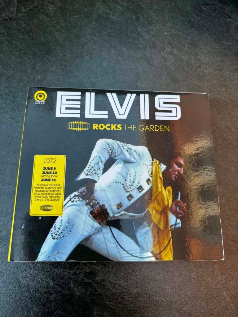 Elvis 3cdbox, Rocks the garden van Straight Arrow. 25 euro., CD & DVD, Enlèvement ou Envoi, Comme neuf, Coffret, Import