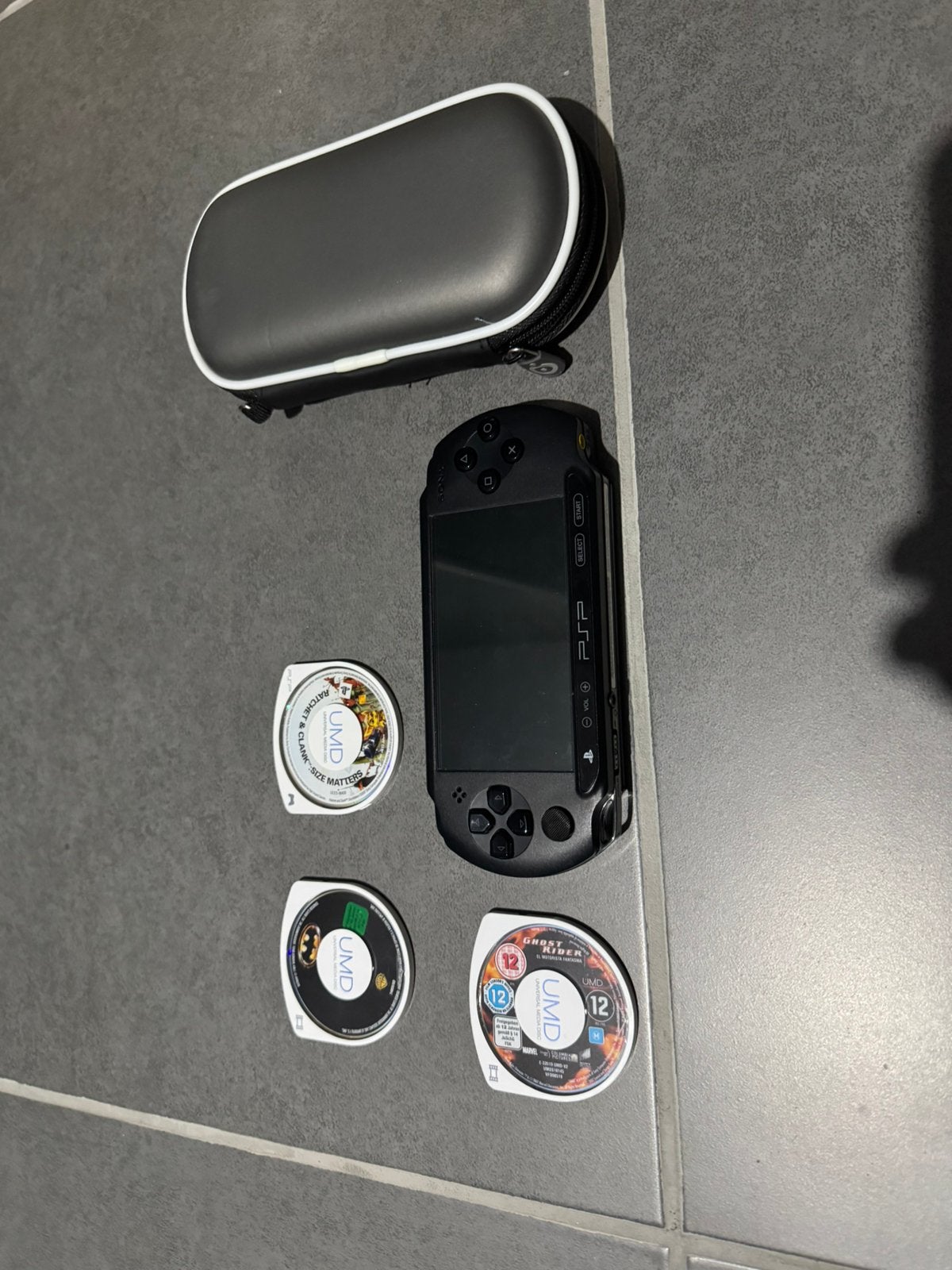 Sony PSP Street (E1004) Bundel + Case & 3 Games, Ophalen, Zo goed als nieuw, Geel, PSP