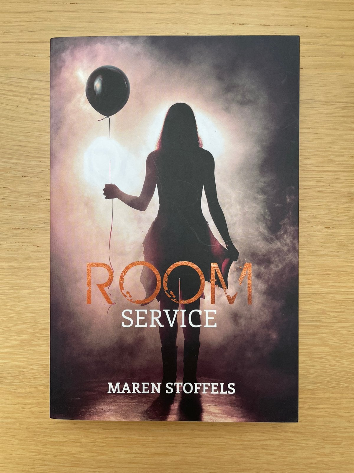 Room service, Livres, Livres pour enfants | Jeunesse | 13 ans et plus, Maren Stoffels, Enlèvement ou Envoi, Fiction, Comme neuf