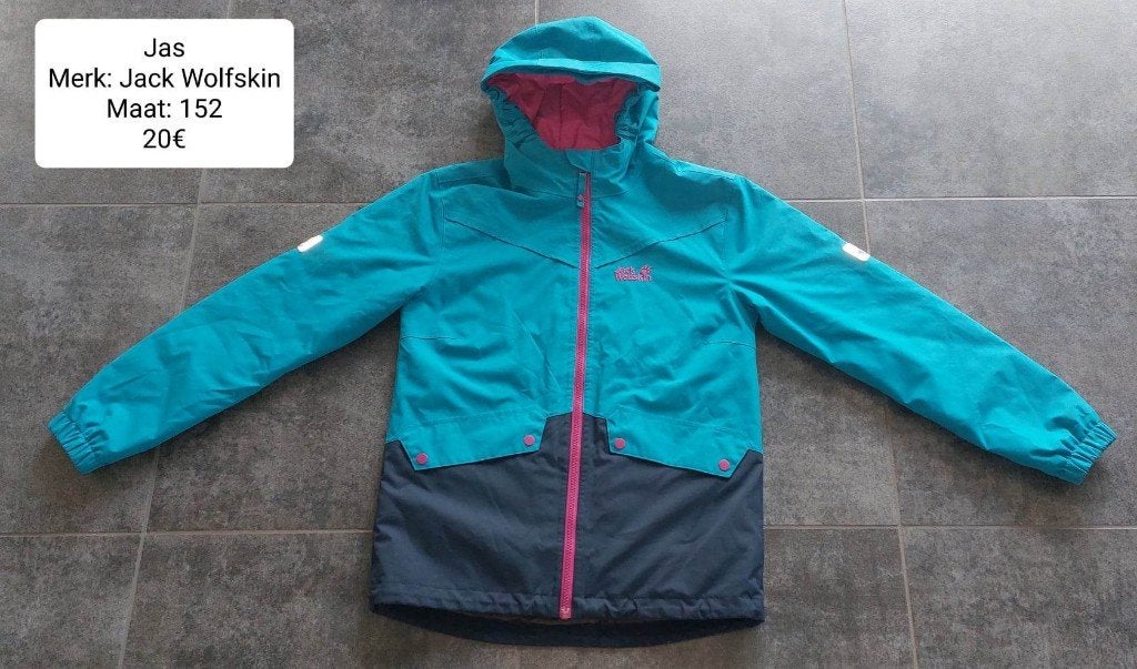 Winterjas meisje: Jack Wolfskin maat 152 (NIEUWSTAAT), Kinderen en Baby's, Kinderkleding | Maat 152, Nieuw, Meisje, Jas, Ophalen of Verzenden