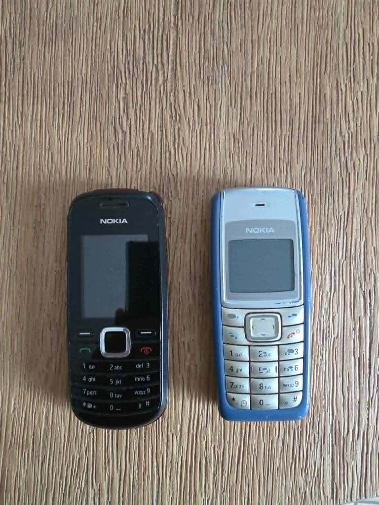Nokia 1110 en Nokia 1661-2, Telecommunicatie, Mobiele telefoons | Nokia, Ophalen, Gebruikt, Fysiek toetsenbord, Klassiek of Candybar