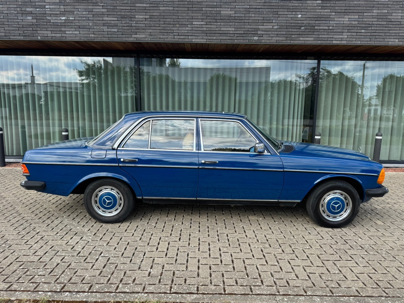 Mercedes-Benz 240D W123 – 1984 – Gekeurd – Zeer mooie staat, Autos, Achat, Beige, Boîte manuelle, Particulier