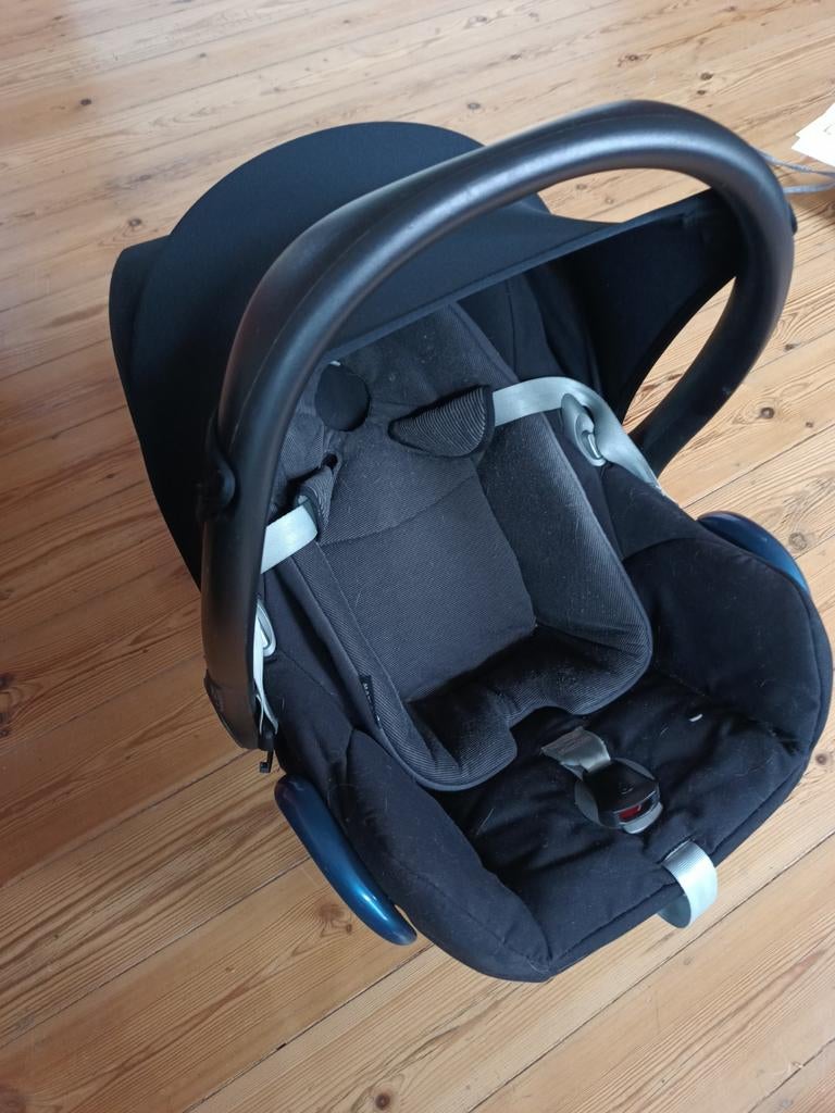 Maxi Cosi met verkleiner en zonnekap, Kinderen en Baby's, Ophalen