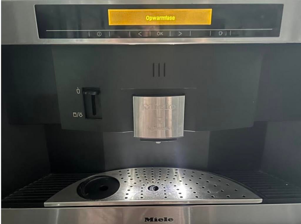 Miele koffiemachine met capsules, Elektronische apparatuur, Ophalen, Zo goed als nieuw, Koffiemachine, Afneembaar waterreservoir