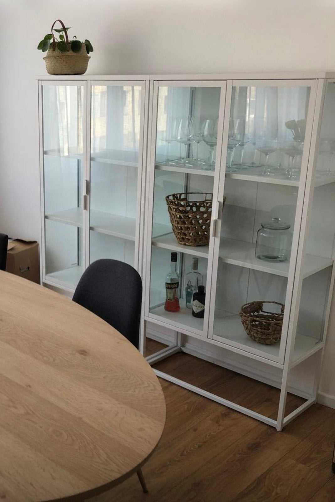 Meuble vitrine jysk, Enlèvement, Comme neuf