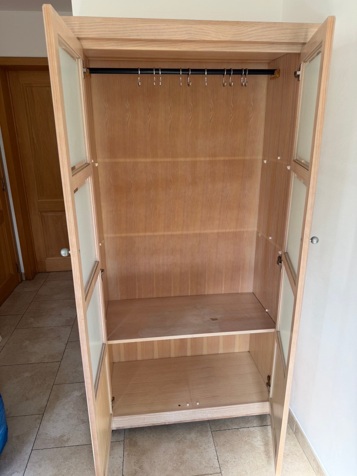Armoire à vendre *MUST GO, Envoi, Comme neuf