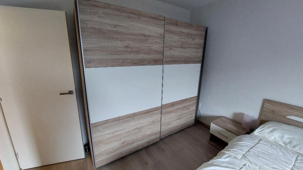 Kledingkast en bedframe met lattenbodems en met nachtkastjes, Enlèvement, Bois