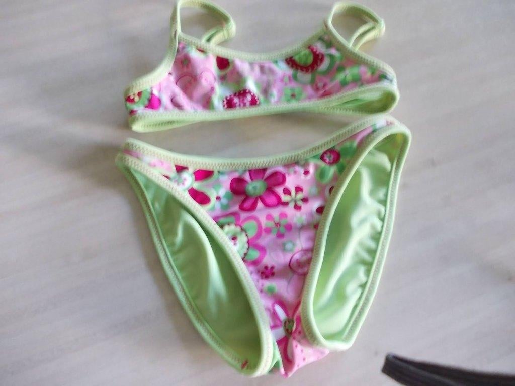 Bikini Decathlon.   maat 116., Enfants & Bébés, Maillots de bain pour enfants, Enlèvement ou Envoi, Comme neuf, DECATHLON., Fille