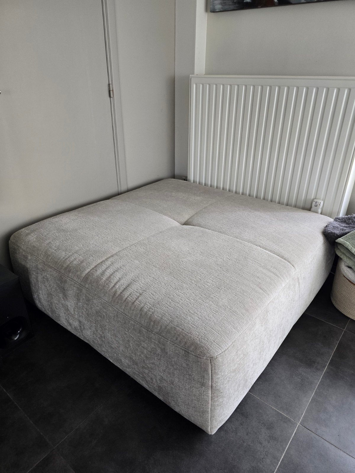 Poef Gulliver 126x126x41cm - stof - beige, Huis en Inrichting, Ophalen, 125 cm of meer, Vierkant, 125 cm of meer