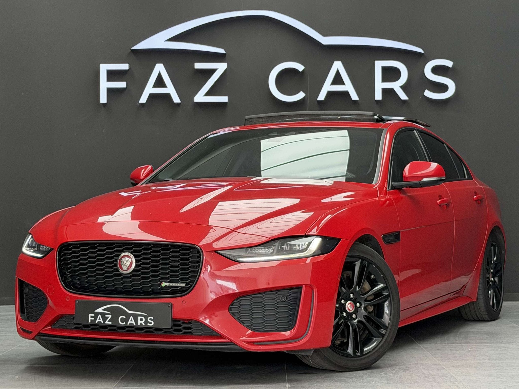 Jaguar XE 2.0 D R-Dynamic SE *CUIR + GPS + CAMÉRA + GARANTI, Auto's, Jaguar, Automaat, 4 deurs, Leder, Bedrijf