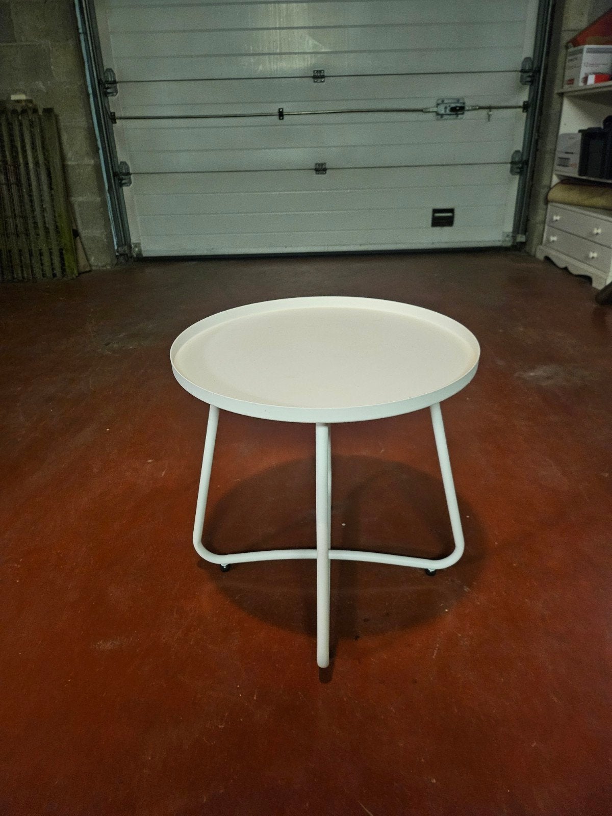 Wit bijzettafeltje van metaal, Rond, Enlèvement, Métal ou Aluminium, 45 à 60 cm