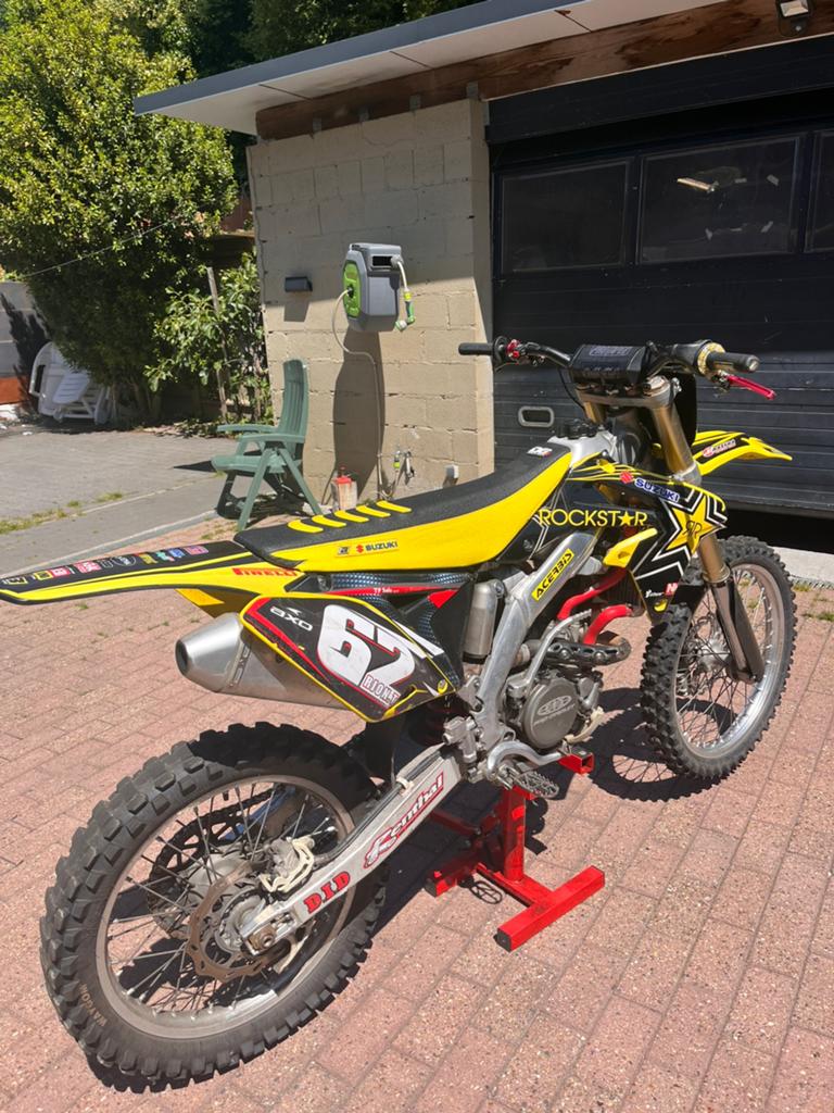 Suzuki RMZ-250 injectie