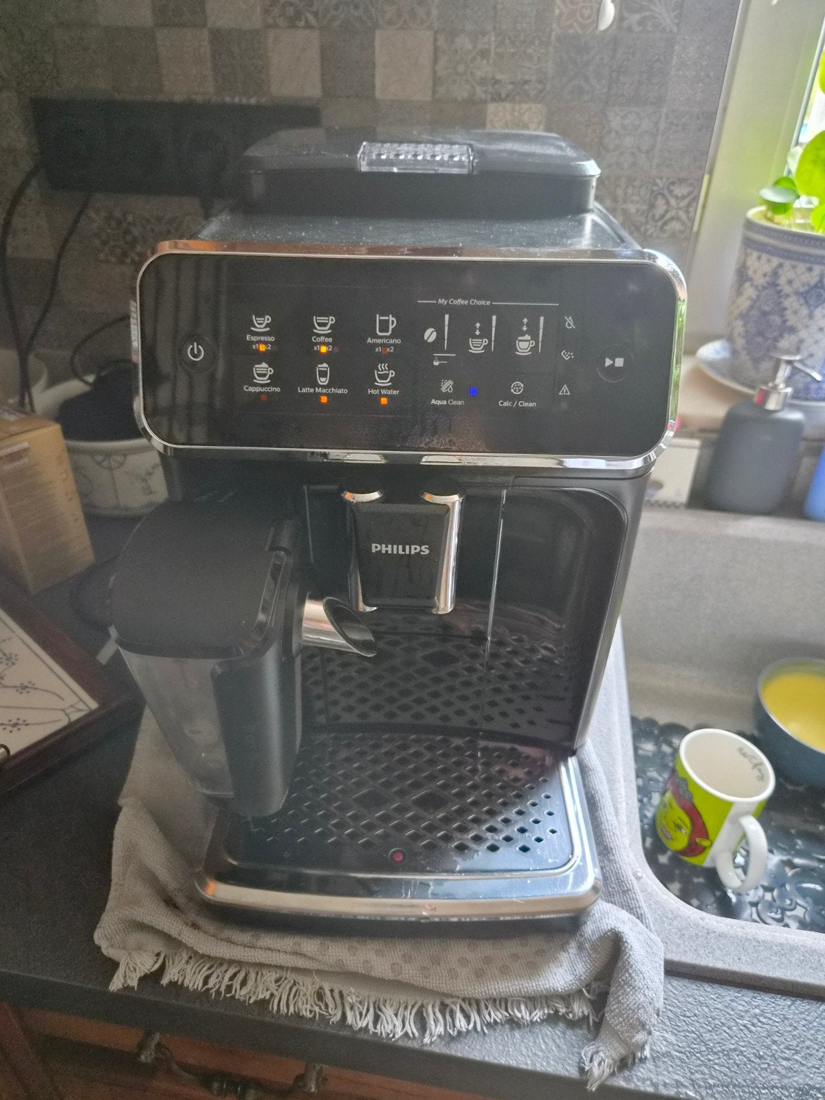 Koffiemachine uit de LatteGo 2200-serie, Elektronische apparatuur, Ophalen, Afneembaar waterreservoir, Espresso apparaat, Koffiebonen