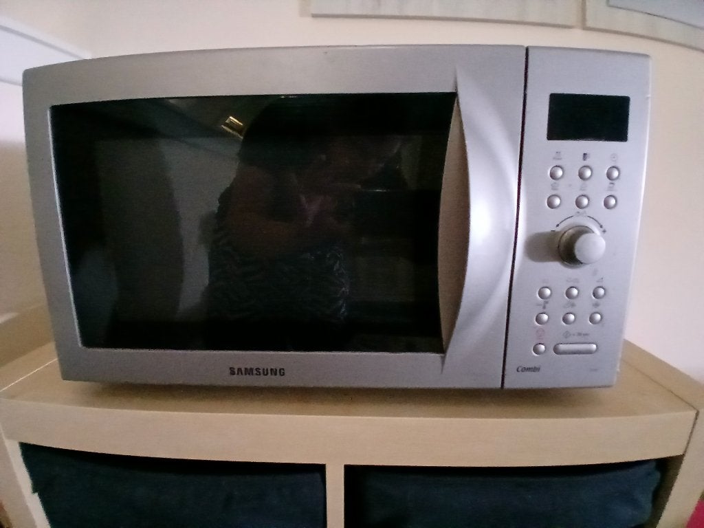 Gratis combimagnetron samsung, Elektronische apparatuur, Microgolfovens, Ophalen, Gebruikt, Vrijstaand, Combi-microgolfoven