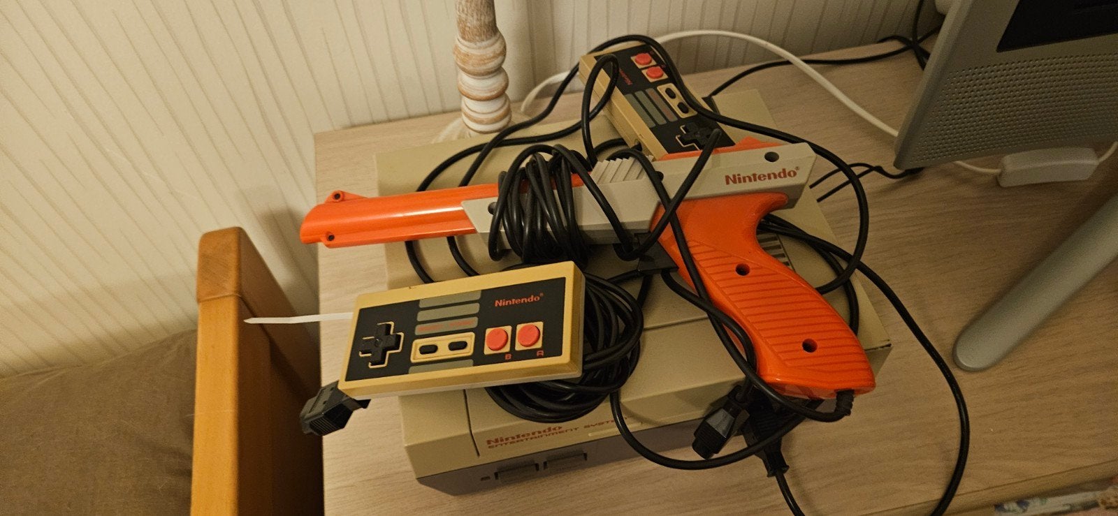 nintendo NES + spellen + TV, Games en Spelcomputers, Ophalen of Verzenden, Gebruikt, Met 2 controllers, Met games
