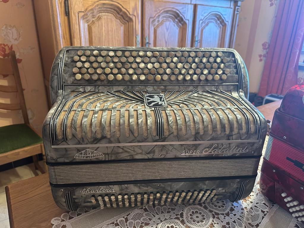 Accordeon, Enlèvement
