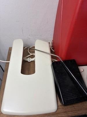 Recherché : table d'extension des records Bernina 830., Enlèvement ou Envoi, Utilisé, Machine à coudre, Bernina