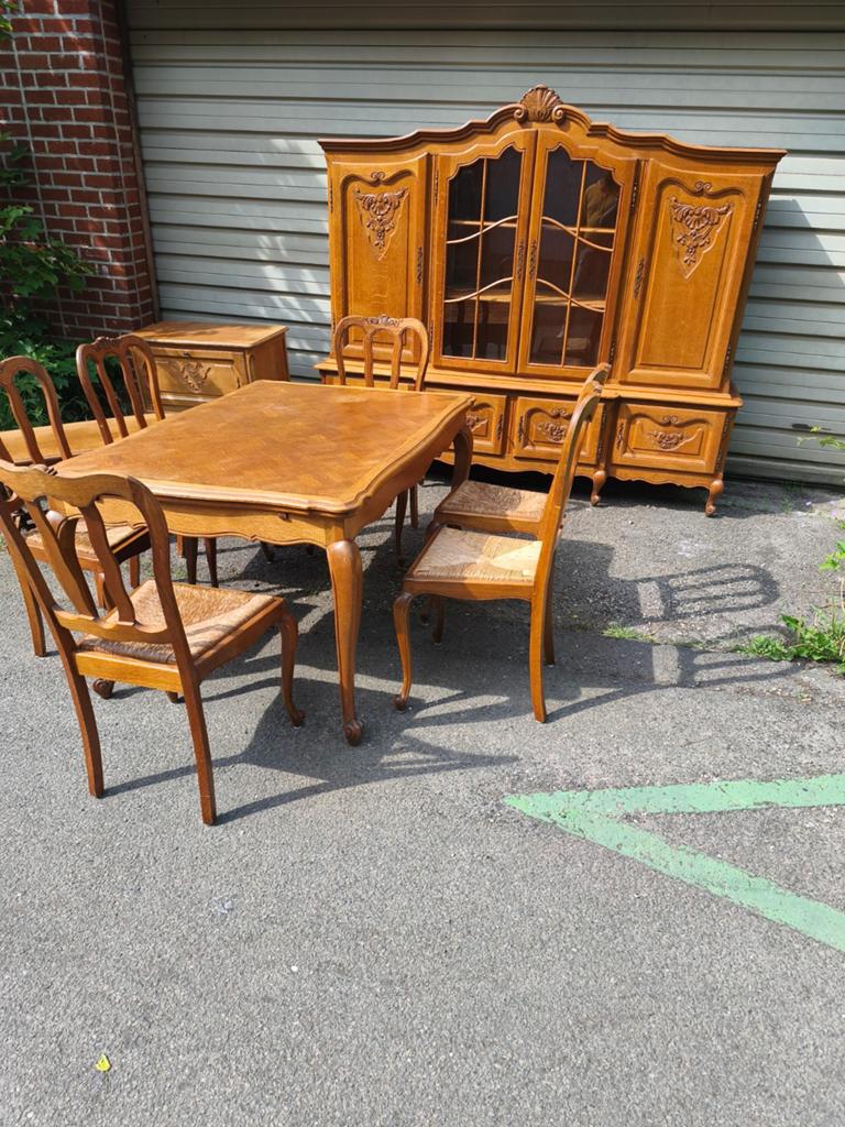 Salle a manger, Enlèvement