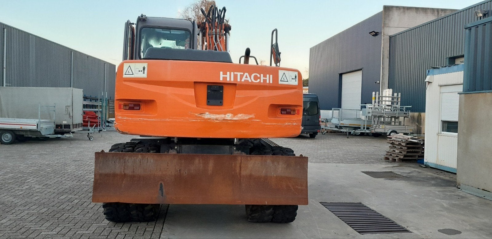 banden kraan Hitachi zaxis 130w.