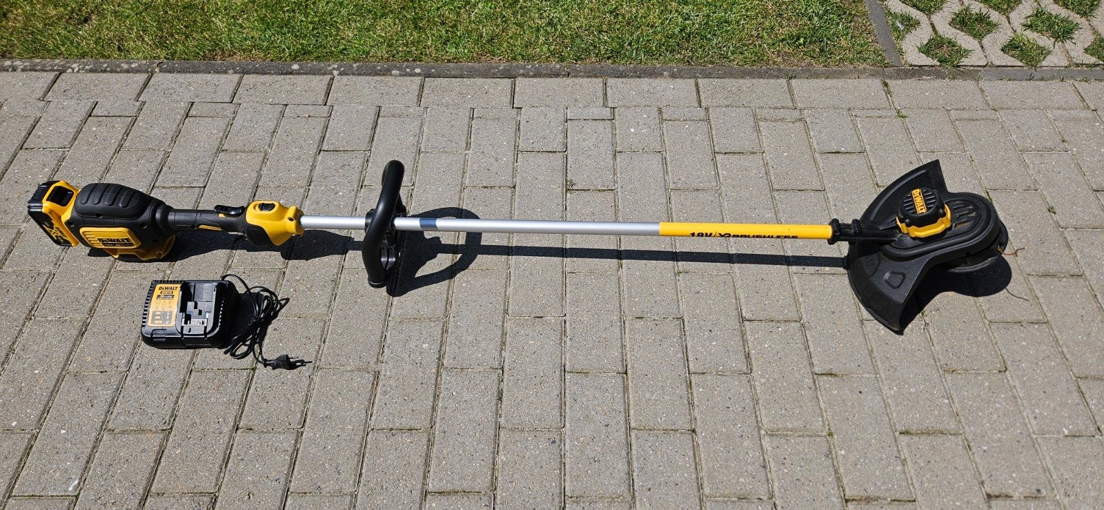 Bosmaaier DeWalt 18Volt + accu 5amp + lader, Tuin en Terras, Ophalen, Accu