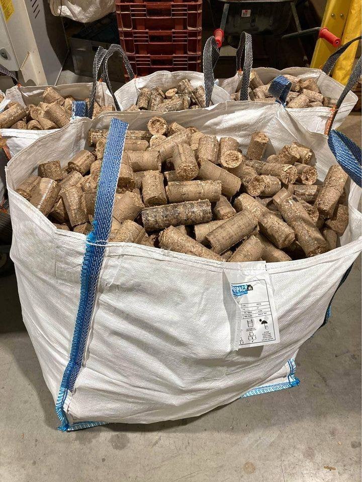 Brandhout: Zuivere hout briketten te koop in big bags, Moins de 3 m³, Enlèvement, Chêne, Bûches