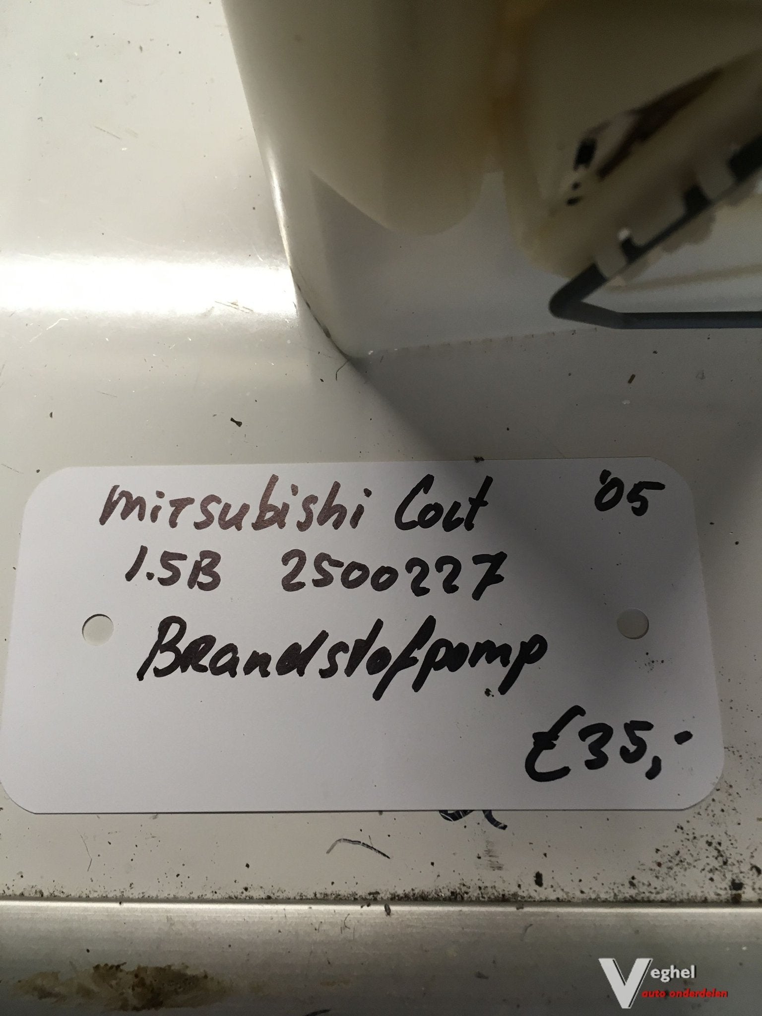 Mitsubishi Colt 1.5B   3drs  kleurcode: 01D 2005 2500227   B, -, Utilisé, -, -