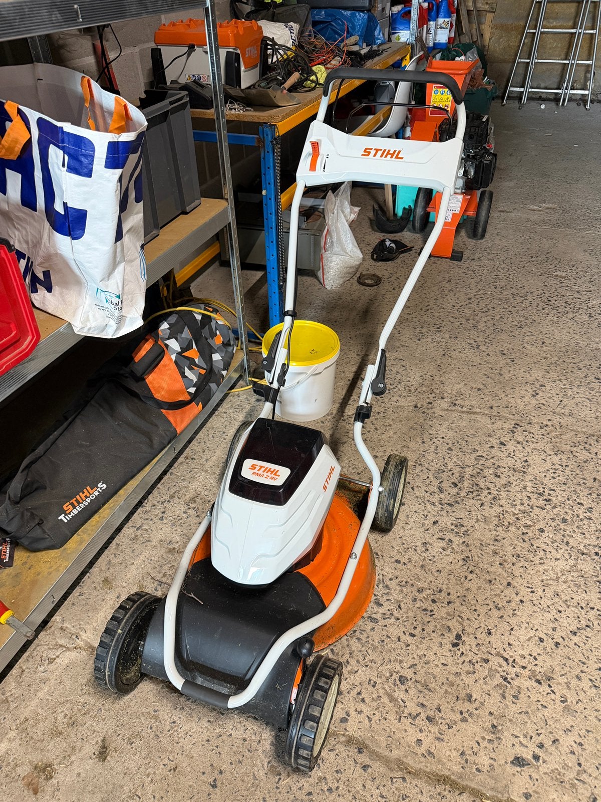 Tondeuse Stihl Mulching RMA 2 RV - quasi neuve !, Jardin & Terrasse, Tondeuses à gazon, Enlèvement, Comme neuf