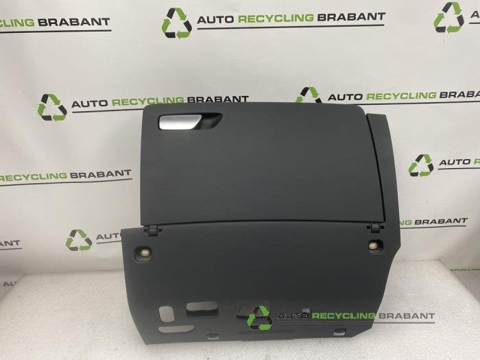 Boîte à gants d'un Audi A3, -, 3 mois de garantie, Utilisé, -