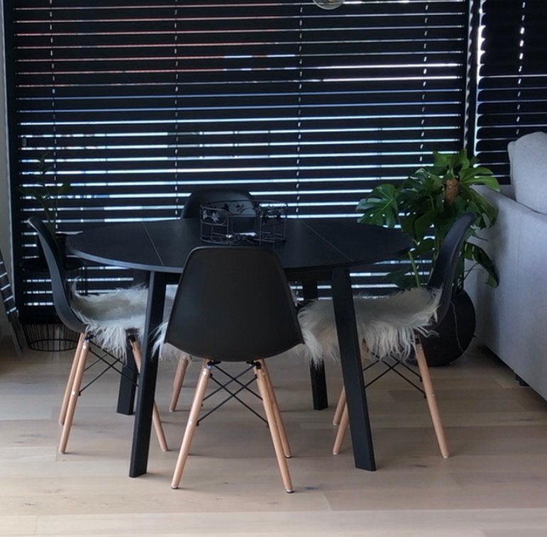 Tafel zwart rond 120 cm + 4 stoelen, Huis en Inrichting, Tafels | Eettafels, Ophalen, Kunststof, 100 tot 150 cm, Rond