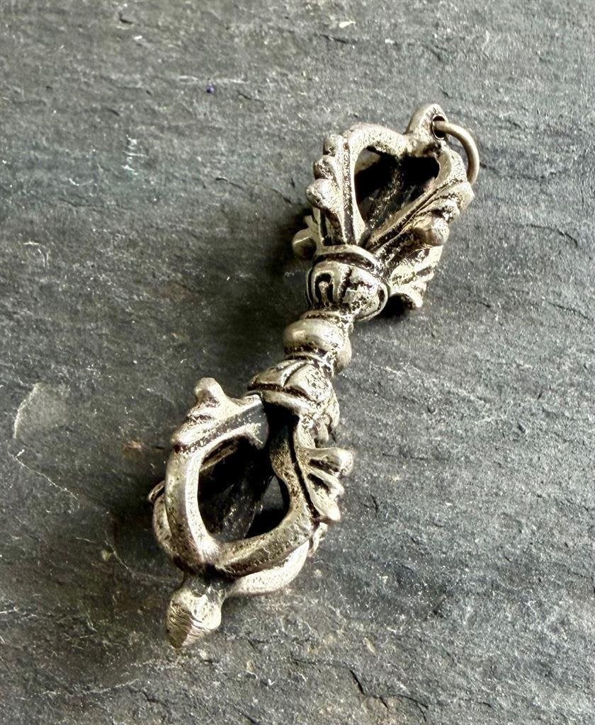 Tibetaans zilveren hanger Dorjé, Ophalen of Verzenden, Nieuw, Zilver, Zilver