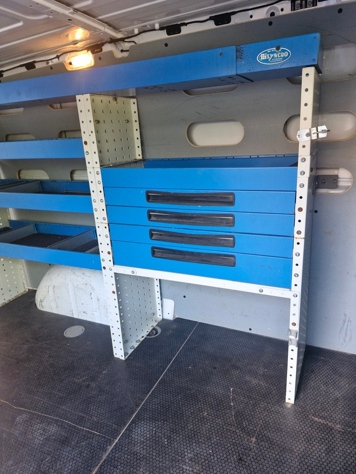 Etagère Syncro camionnette, Gebruikt