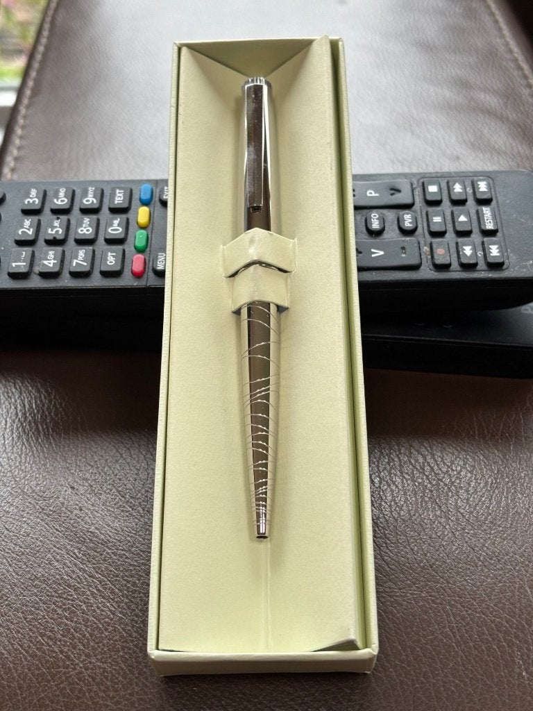 Stylo à bille Rolex – Édition Argentée Vintage, Collections, Stylos, Comme neuf, Stylo à bille, Autres marques, Avec boîte, Enlèvement