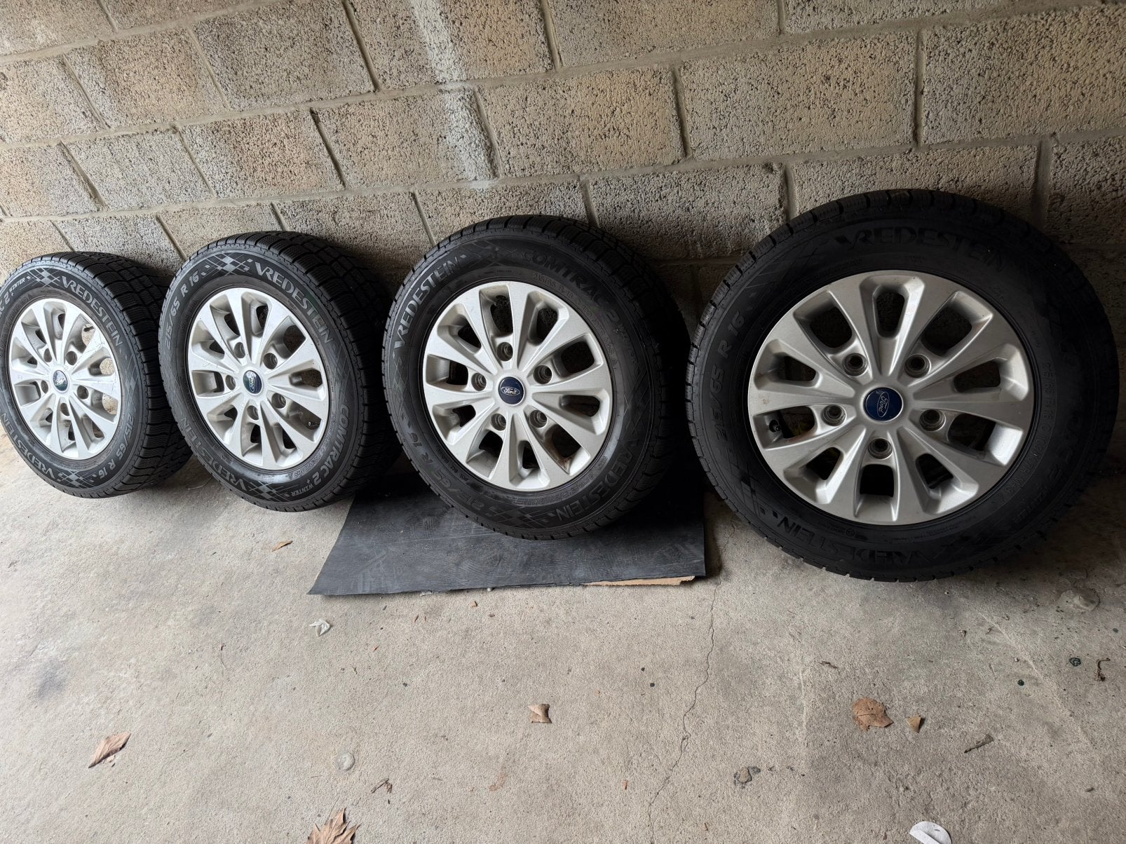 Orginele Ford Transiet Custom celgen met banden 215.65.16, Ophalen of Verzenden, Band(en)