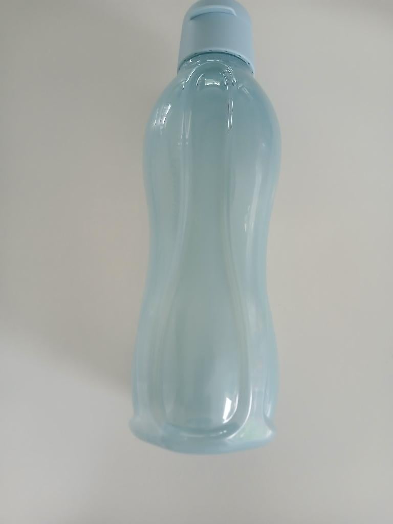 Bouteille à boire Tupperware 750 ml. Nouveau !, Enlèvement ou Envoi, Neuf, Bleu, Autres types