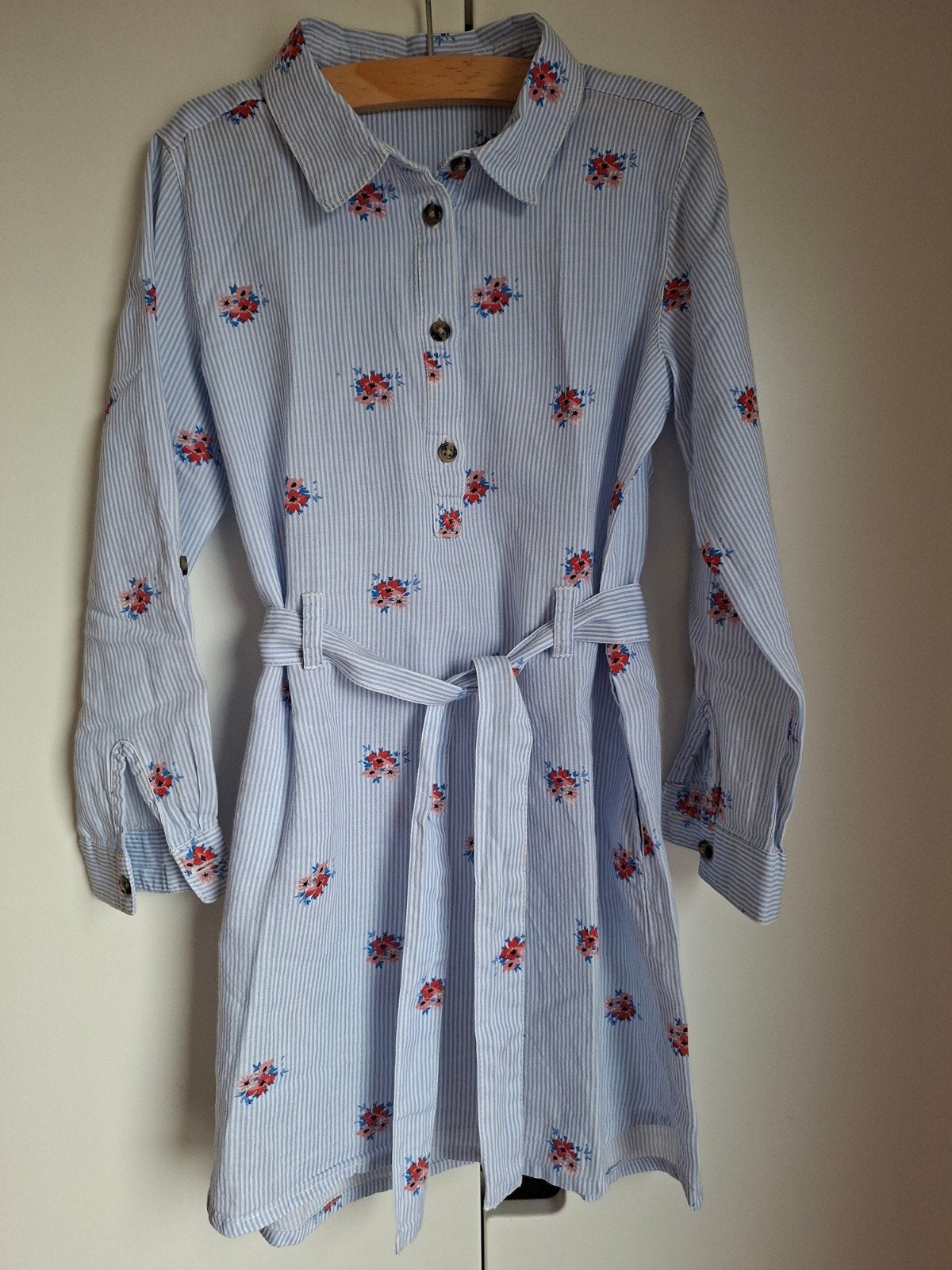 Hemdjurk blauw-wit gestreept met bloempjes, H&M, maat 110, Ophalen of Verzenden