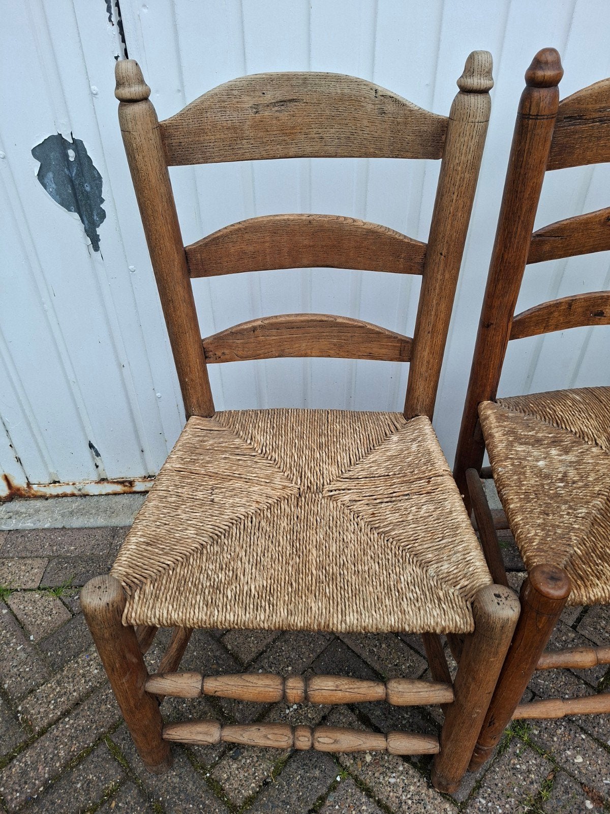 GRATIS 4 oude stoeltjes met rieten zitting, Ophalen