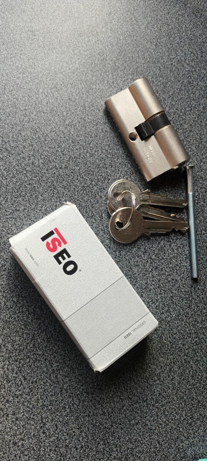 Iseo cilinder met 3 sleutels (2 stuks), Ophalen of Verzenden, Nieuw, Overige materialen, Slot