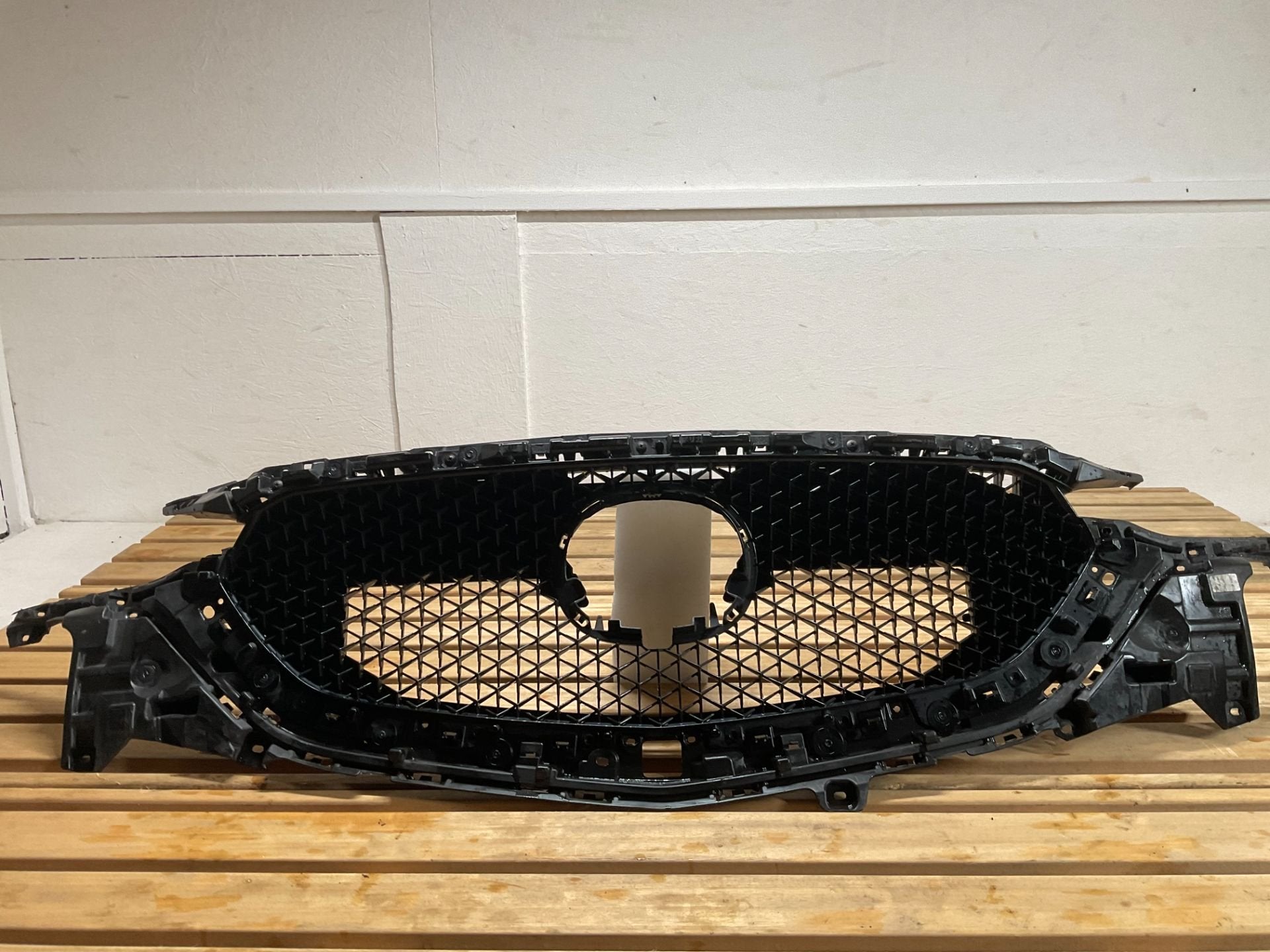 Bumper Grill Mazda CX-30 DM 2019 KB8B50717 grill MA-017, Gebruikt, Shinchi, Fuchu-Cho 3-1
730-8670  Hiroshima, Mazda Motor Corporation