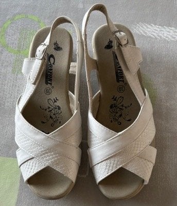 Witte sandalen confort nieuw, Ophalen, Wit, Nieuw, Sandalen of Muiltjes