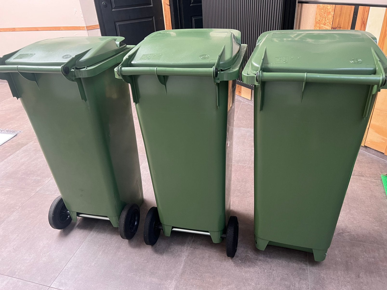 groene vuilnisbakken/containers 140l, Enlèvement, Comme neuf
